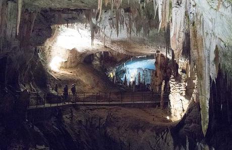 Die Höhle von Postojna und die Burg Predjama