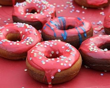Lola backt: Donuts mit Zuckerguss – kinderleichtes Rezept