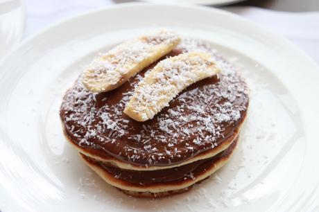 banana-nutella-pancake-breakfast