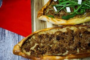 Gastbeitrag: Gefüllte Pide mit Hackfleischfüllung