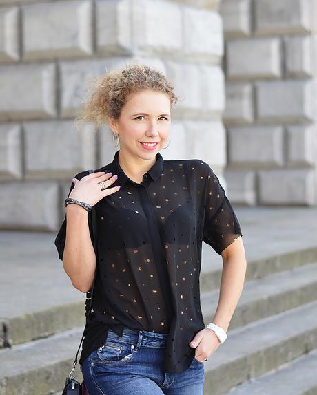 Outfit: Reebok X FACE Stockholm, punched Blouse and Michael Kors Minibag