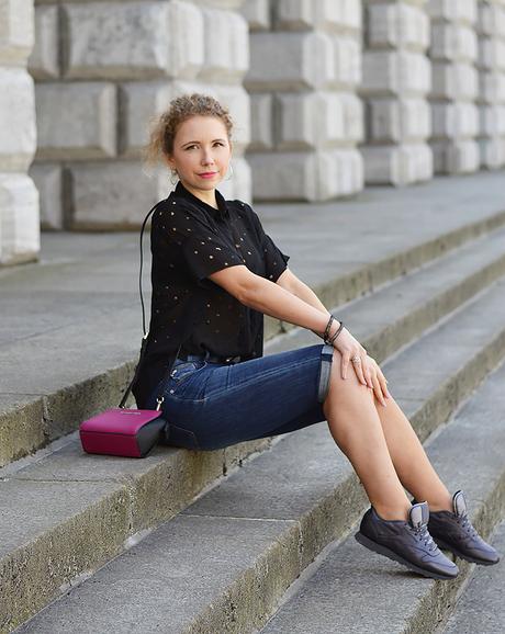 Outfit: Reebok X FACE Stockholm, punched Blouse and Michael Kors Minibag