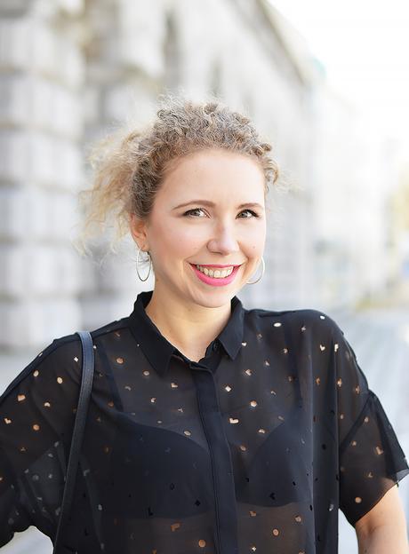 Outfit: Reebok X FACE Stockholm, punched Blouse and Michael Kors Minibag