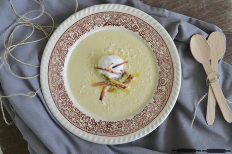 cremige Spargelsuppe mit Sahneschaum / creamy Asparagus Soup
