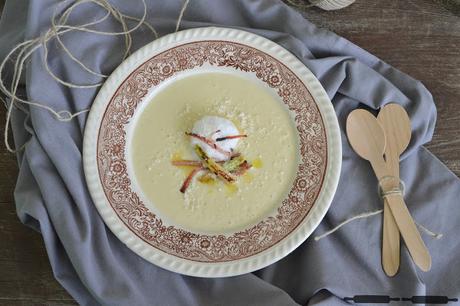 cremige Spargelsuppe mit Sahneschaum / creamy Asparagus Soup