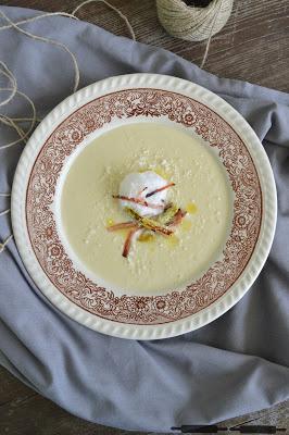 cremige Spargelsuppe mit Sahneschaum / creamy Asparagus Soup