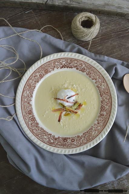 cremige Spargelsuppe mit Sahneschaum / creamy Asparagus Soup