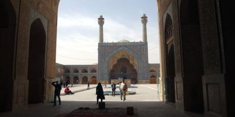 Iran: süsse Mädchen und dunkle Wolken