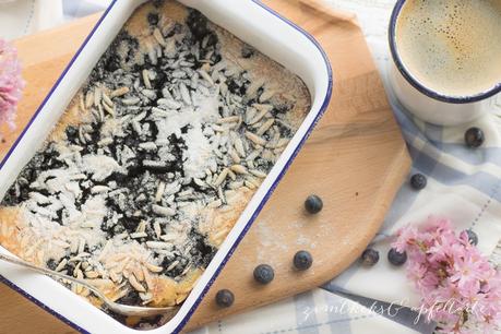 Blaubeer-Clafoutis mit Mandeln  (Werbung)