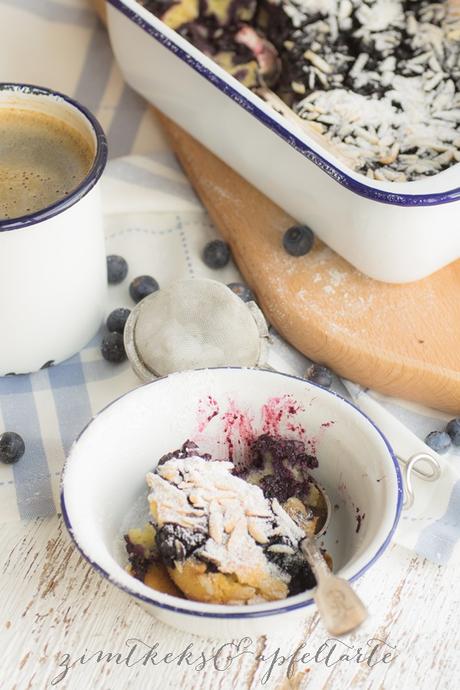 Blaubeer-Clafoutis mit Mandeln  (Werbung)