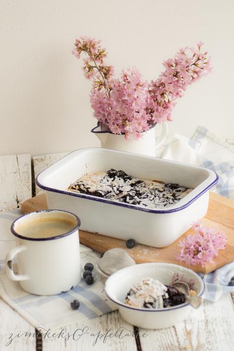 Blaubeer-Clafoutis mit Mandeln  (Werbung)