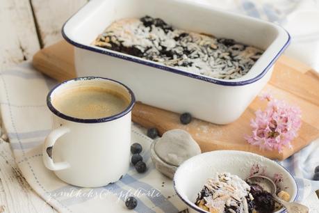 Blaubeer-Clafoutis mit Mandeln  (Werbung)