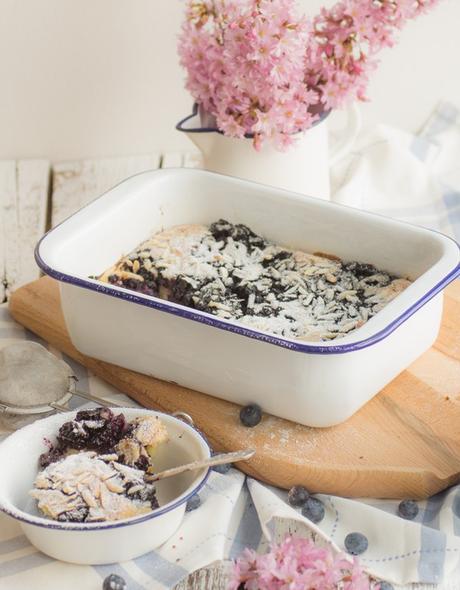 Blaubeer-Clafoutis mit Mandeln  (Werbung)