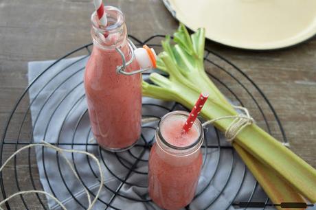 Rhabarber Smoothie mit Erdbeeren / Rhubarb Strawberry Smoothie