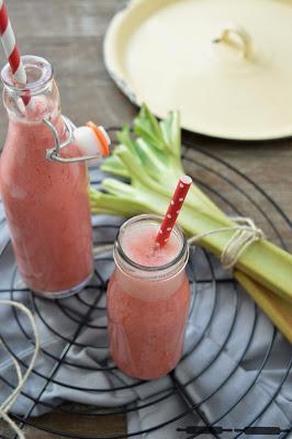 Rhabarber Smoothie mit Erdbeeren / Rhubarb Strawberry Smoothie