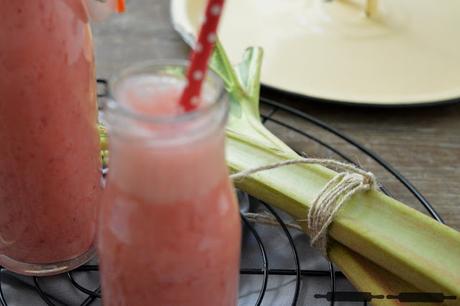Rhabarber Smoothie mit Erdbeeren / Rhubarb Strawberry Smoothie