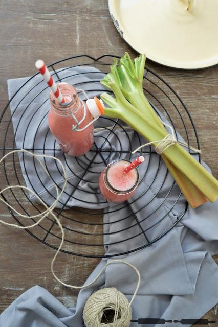 Rhabarber Smoothie mit Erdbeeren / Rhubarb Strawberry Smoothie