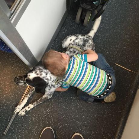Oliver und Mini im Zug