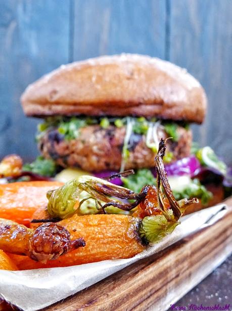 Homemade Veggie Burger mit Buchweizen-Rotebeete Patties & baked Carrots