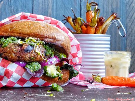 Homemade Veggie Burger mit Buchweizen-Rotebeete Patties & baked Carrots