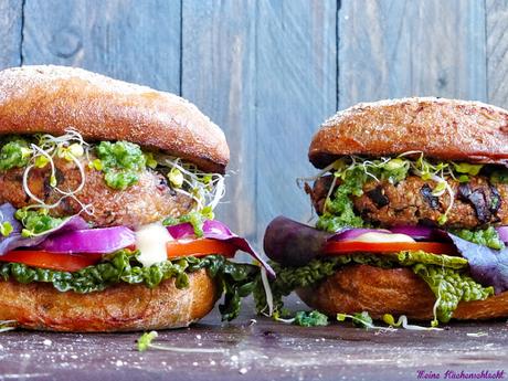 Homemade Veggie Burger mit Buchweizen-Rotebeete Patties & baked Carrots