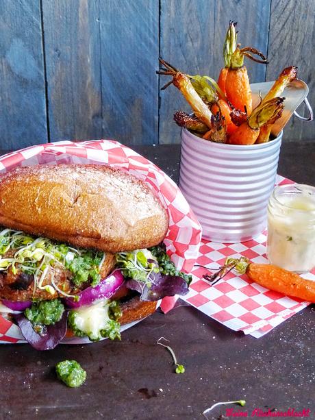 Homemade Veggie Burger mit Buchweizen-Rotebeete Patties & baked Carrots