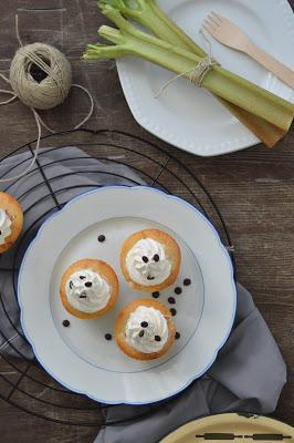 Buttermilch Rhabarber Cupcakes / Buttermilk Rhubarb Cupcakes