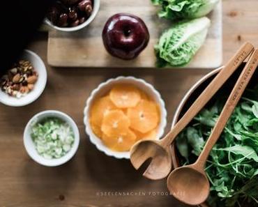 Zitronenhühnchen, bunter Frühlingssalat & Tomaten-Basilikum Brot