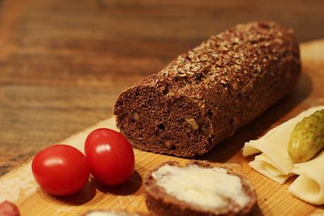 Glutenfreies Brot Rezept mit Walnüssen, Leinsamen und Traubenkernmehl – Blogparade: Let´s cook