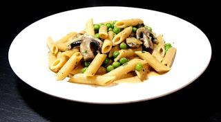Pasta mit Erbsen-Pilz-Sauce