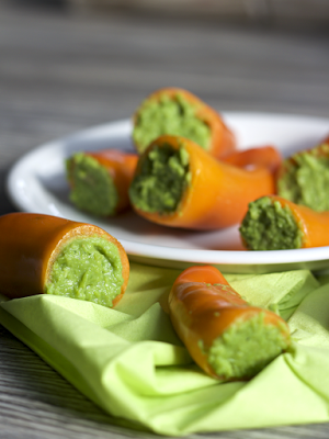 Zeit für Paprika: Gefüllte Minipaprika mit Erbsen-Minz-Mus