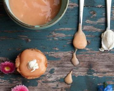 Mini-Tartelettes mit Rhabarbercurd und Crème Double