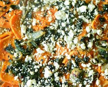 Süßkartoffelpizza mit Rucola und Feta