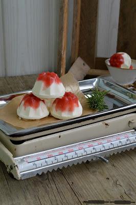 Mini Rhabarber Joghurt Gugls / Rhubarb Yogurt Ice Cream Bundt Cake