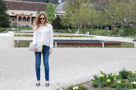 {OOTD} Navy Blue and White