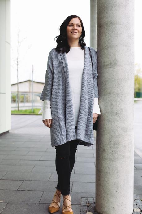 Kleidermaedchen.de Modeblog, erfurt, thueringen, berlin, fashionblog, Outfit, kleidermaedchen.de, Influencer Marketing und Kommunikation, Creator Frühlingsoutfit, spring outfit, Circle of Trust Cardigan und Jeans, Maxwell Scott Bag, Lace-up Sandels Zara, Blouse Edited