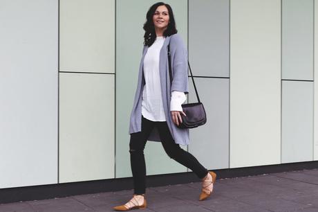 Kleidermaedchen.de Modeblog, erfurt, thueringen, berlin, fashionblog, Outfit, kleidermaedchen.de, Influencer Marketing und Kommunikation, Creator Frühlingsoutfit, spring outfit, Circle of Trust Cardigan und Jeans, Maxwell Scott Bag, Lace-up Sandels Zara, Blouse Edited