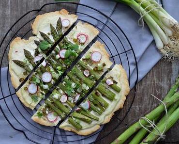 Flammkuchen mit Spargel / Flatbread with Asparagus and Radishes