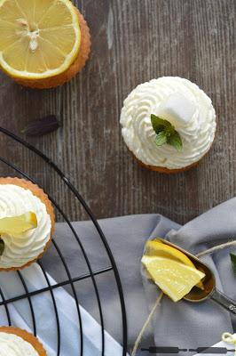Zucchini Zitronen Cupcakes / Zucchini Lemon Cupcakes