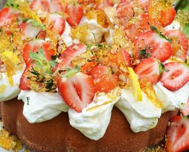 Bringt Sonnenschein ins Haus! Zitronenkuchen mit Mascarponecreme und Erdbeeren