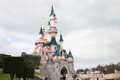 perfect-disney-outfit-for-disneyland-paris-france