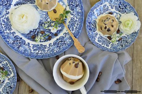 Mini Eiscreme Gugls mit Baileys und Kaffee / Mini Ice Cream Bundt Cakes with Baileys and Coffee