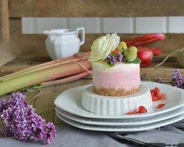 No - Bake Cheesecake mit Erdbeeren und Rhabarber / No - Bake Rhubarb Cheesecake