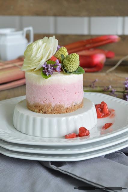 No - Bake Cheesecake mit Erdbeeren und Rhabarber / No - Bake Rhubarb Cheesecake
