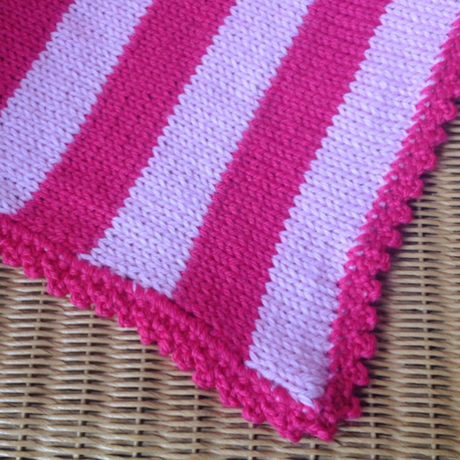 Eine Decke für’s Baby – oder – Pink, rosa und weich