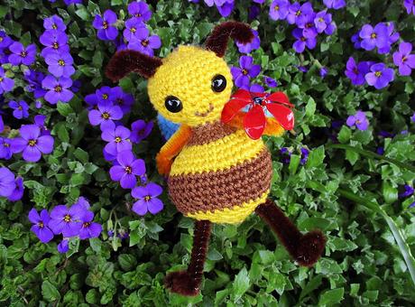 J(Aimee) häkelt ganz alleine: ein zuckersüßes Honigbienchen