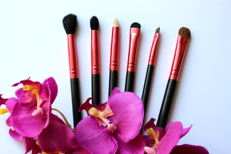 How to: Clean Makeup Brushes
