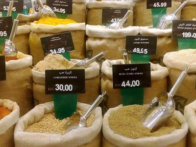 Ägyptische Gewürze im Supermarkt kaufen