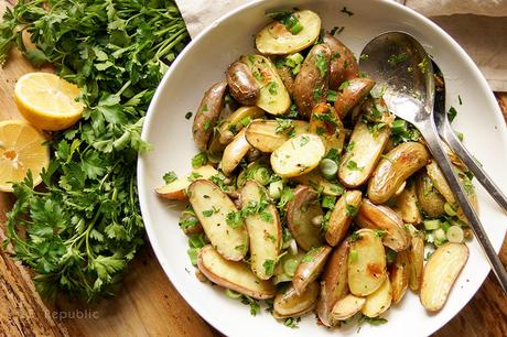 Kartoffelsalat mit Kapern und Zitrone