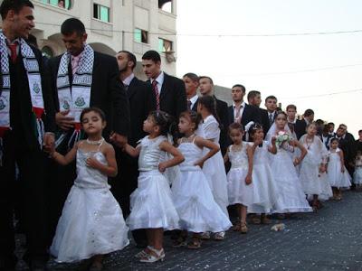 Gruppenhochzeit in Gaza: Pädosexuelle Araber heiraten Kinder